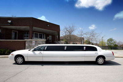 Stretch Lincoln Town Car Limo
